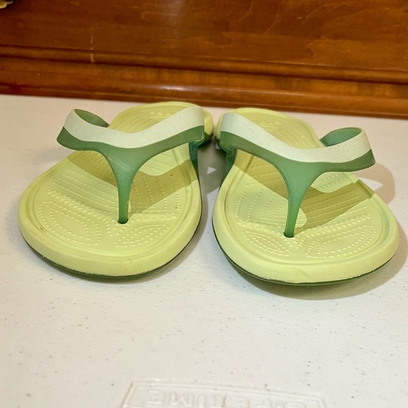 Crocs Flip Flop Sandals | Two Tone Green | Women’s 11 - Picture 5 of 13